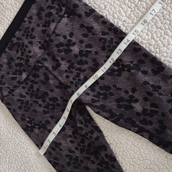 Splits59 Size Medium Dual Waistband Airweight 7/8 Animal Print Leggings - Picture 7 of 15